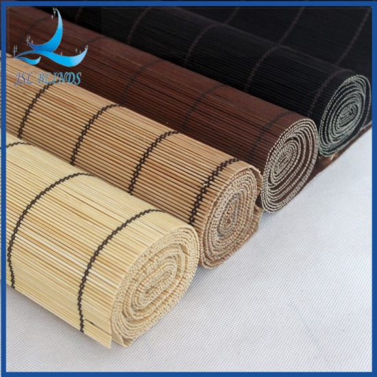 Verschiedene Farben vorhandener eleganter Bambuswalzenvorhang